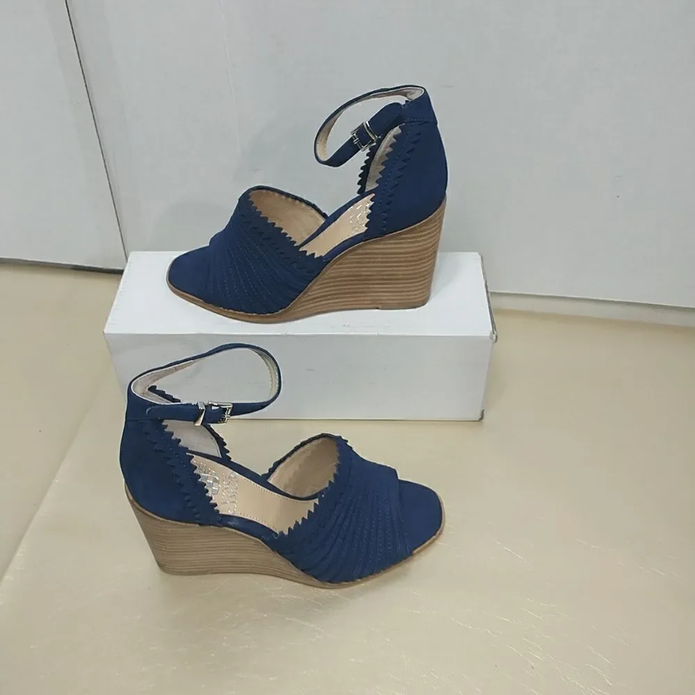 Vince Camuto Dovina Heels Woman's SZ 5M Blue . Condition is Pre-owned